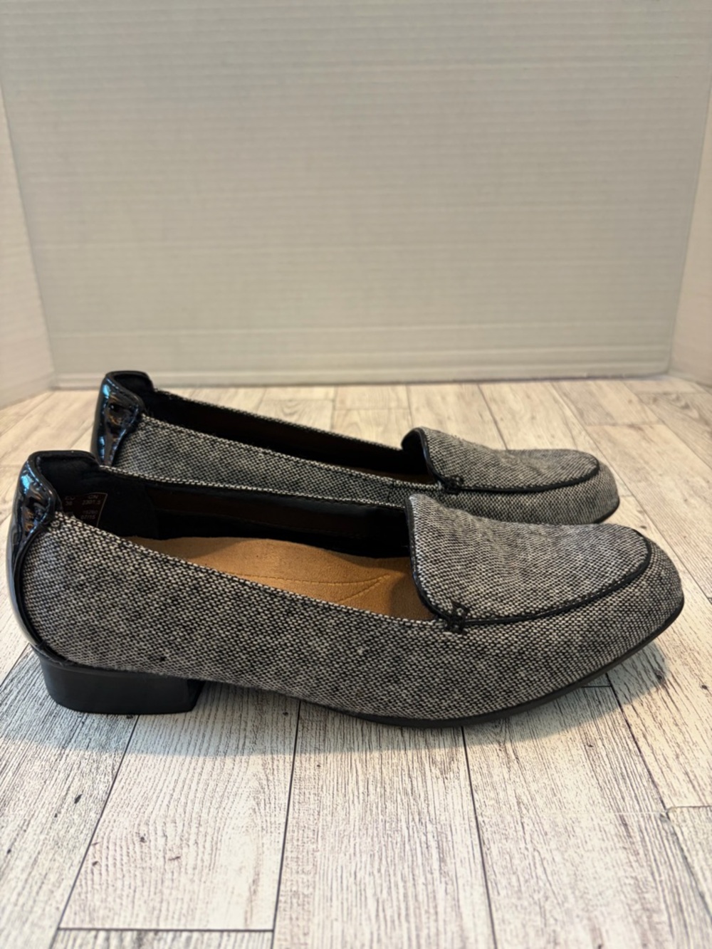 Clarks Artisan Black Tweed Keesha Luca Loafers Women’s Size 6M